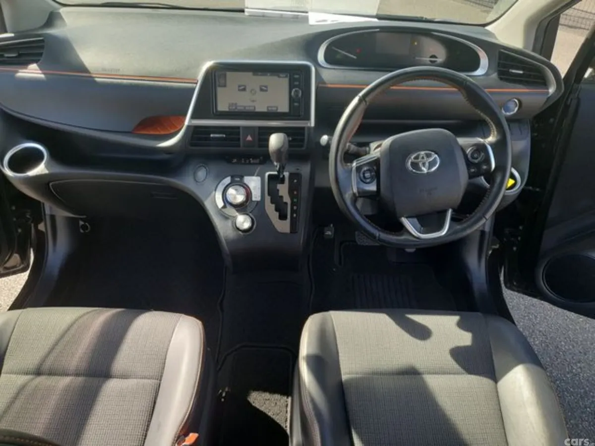 Toyota Sienta MPV, Petrol, 2018, Blue