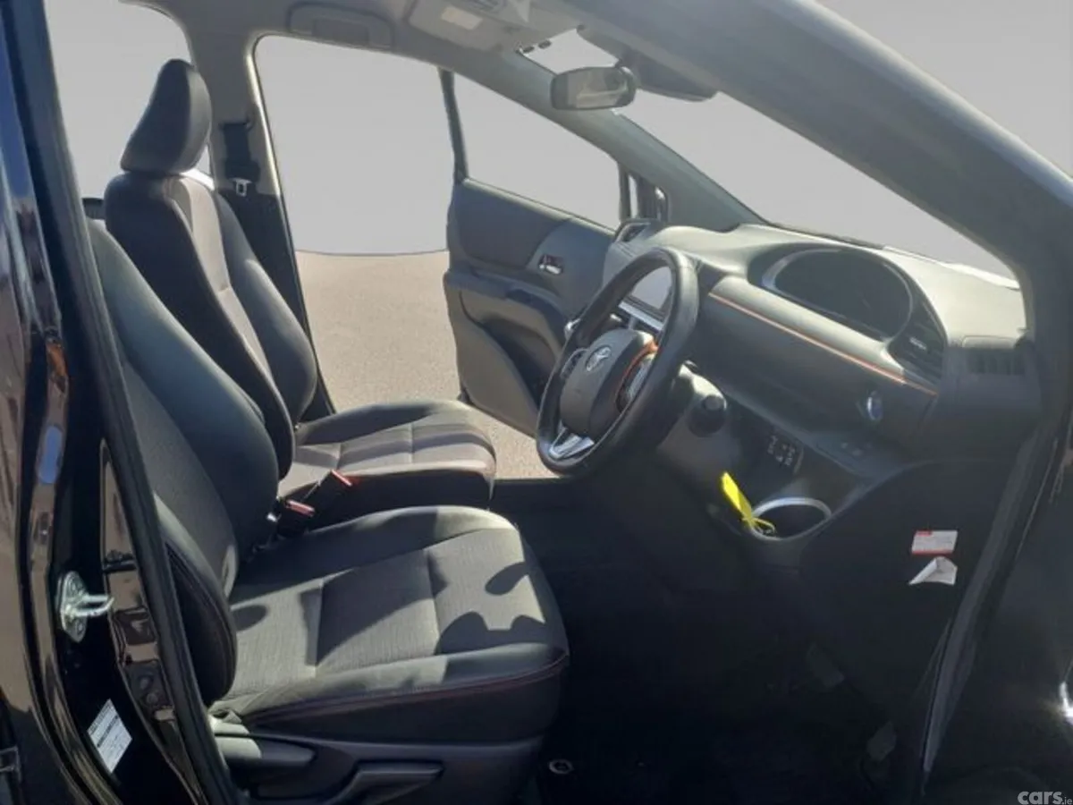 Toyota Sienta MPV, Petrol, 2018, Blue