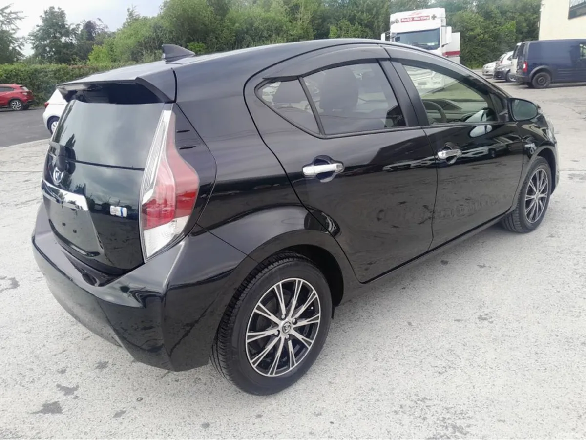 Toyota Aqua Hatchback, Petrol Hybrid, 2017, Black