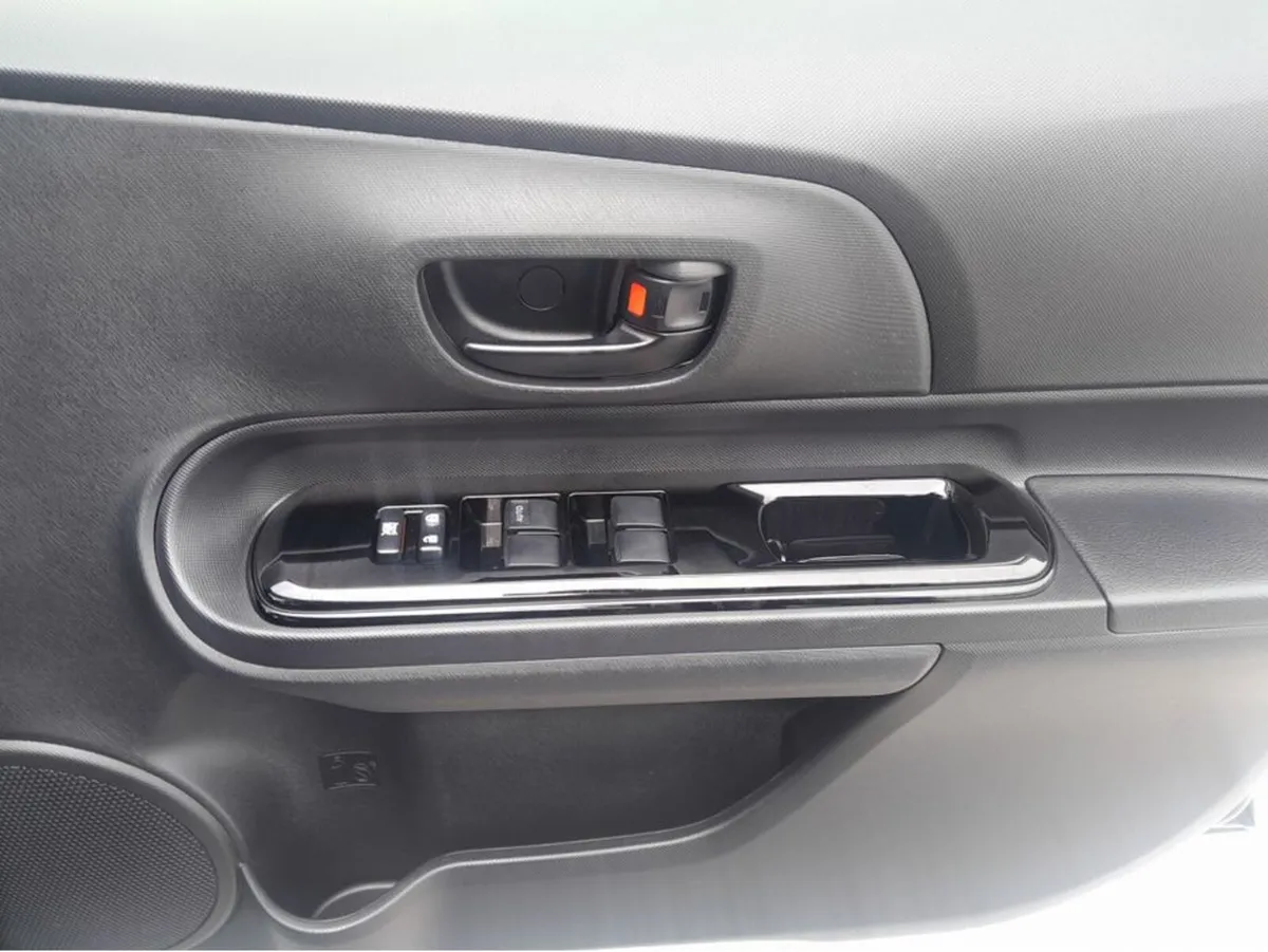 Toyota Aqua Hatchback, Petrol Hybrid, 2017, Black
