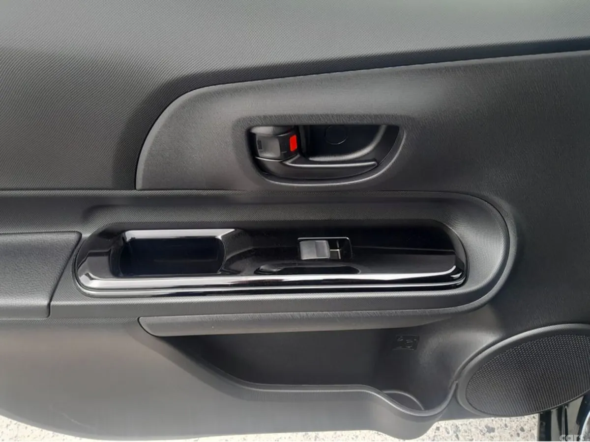 Toyota Aqua Hatchback, Petrol Hybrid, 2017, Black