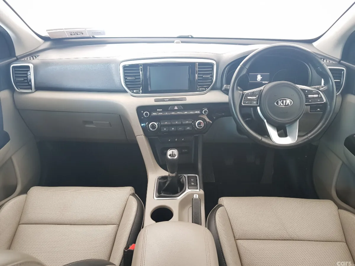 Kia Sportage MPV, Diesel, 2019, Red