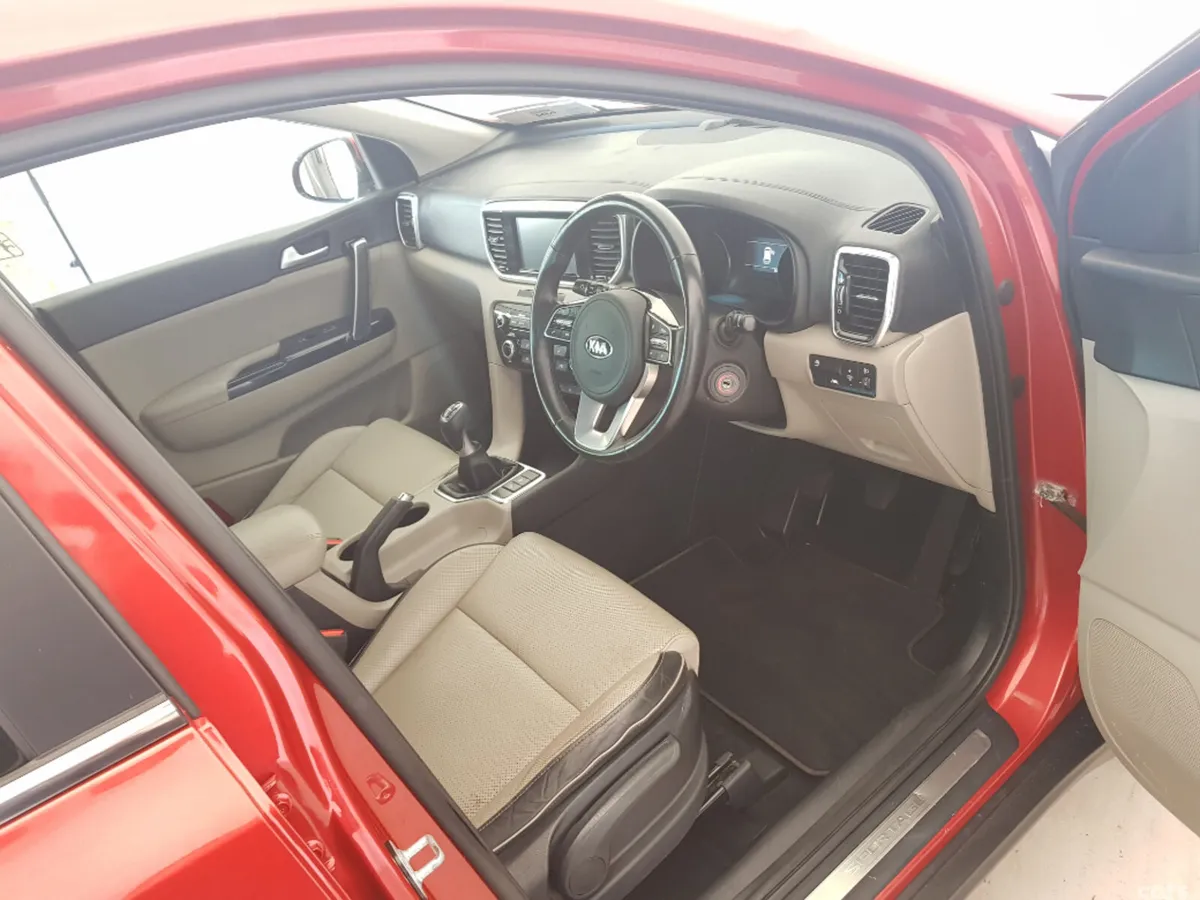 Kia Sportage MPV, Diesel, 2019, Red