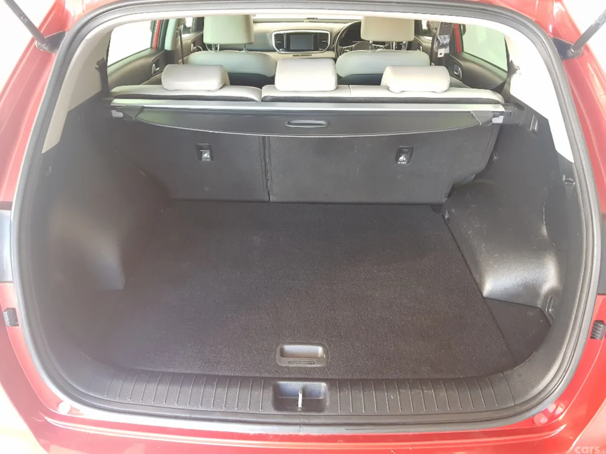Kia Sportage MPV, Diesel, 2019, Red