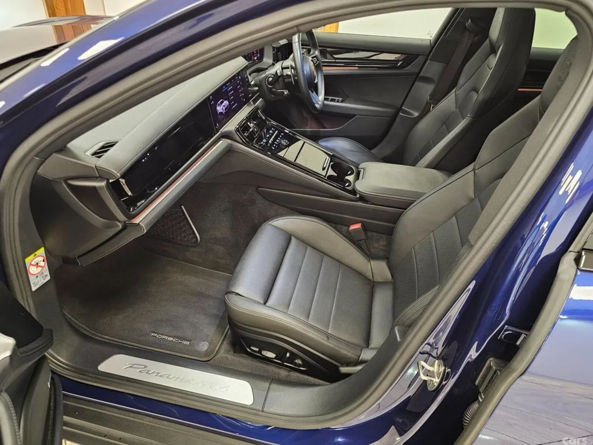 Porsche Panamera Hatchback, Petrol Plug-in Hybrid, 2025, Blue