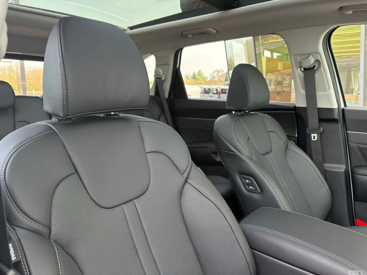 Kia Sorento SUV, Petrol Plug-in Hybrid, 2027, White