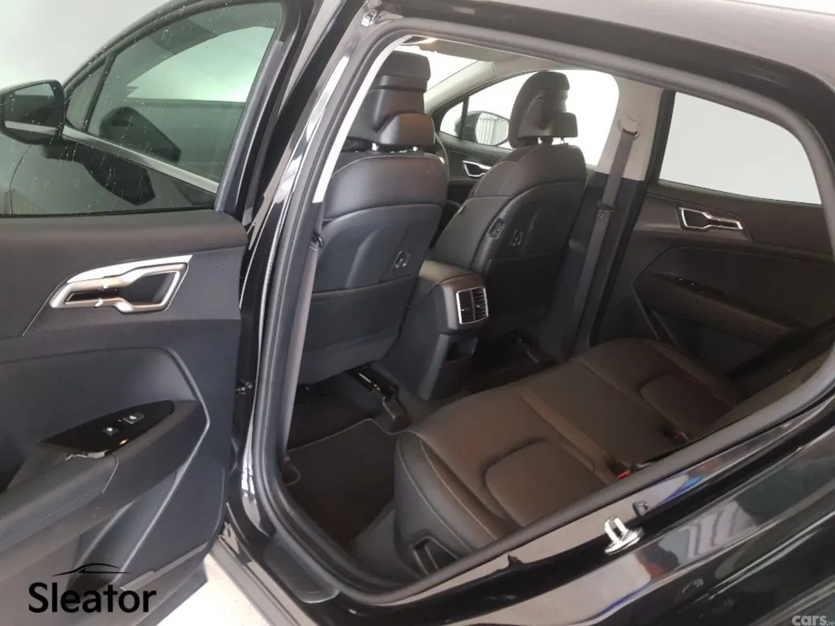 Kia Sportage MPV, Diesel, 2025, Black