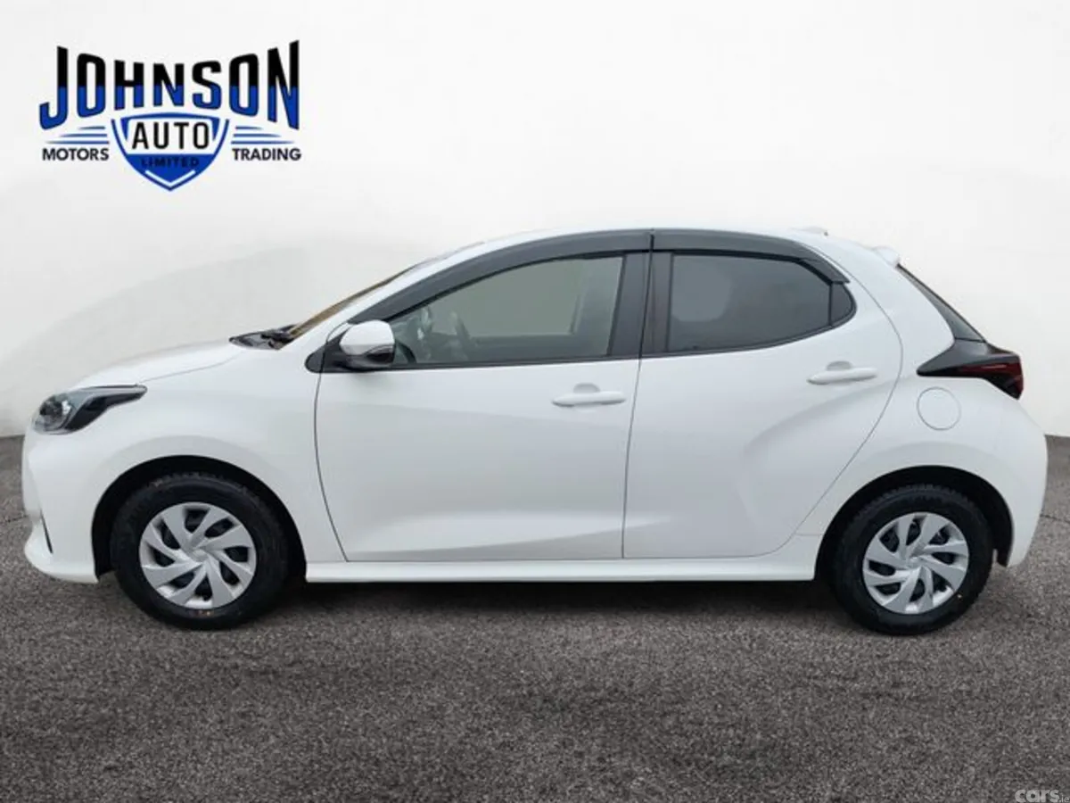 Toyota Yaris Hatchback, Petrol Hybrid, 2022, White
