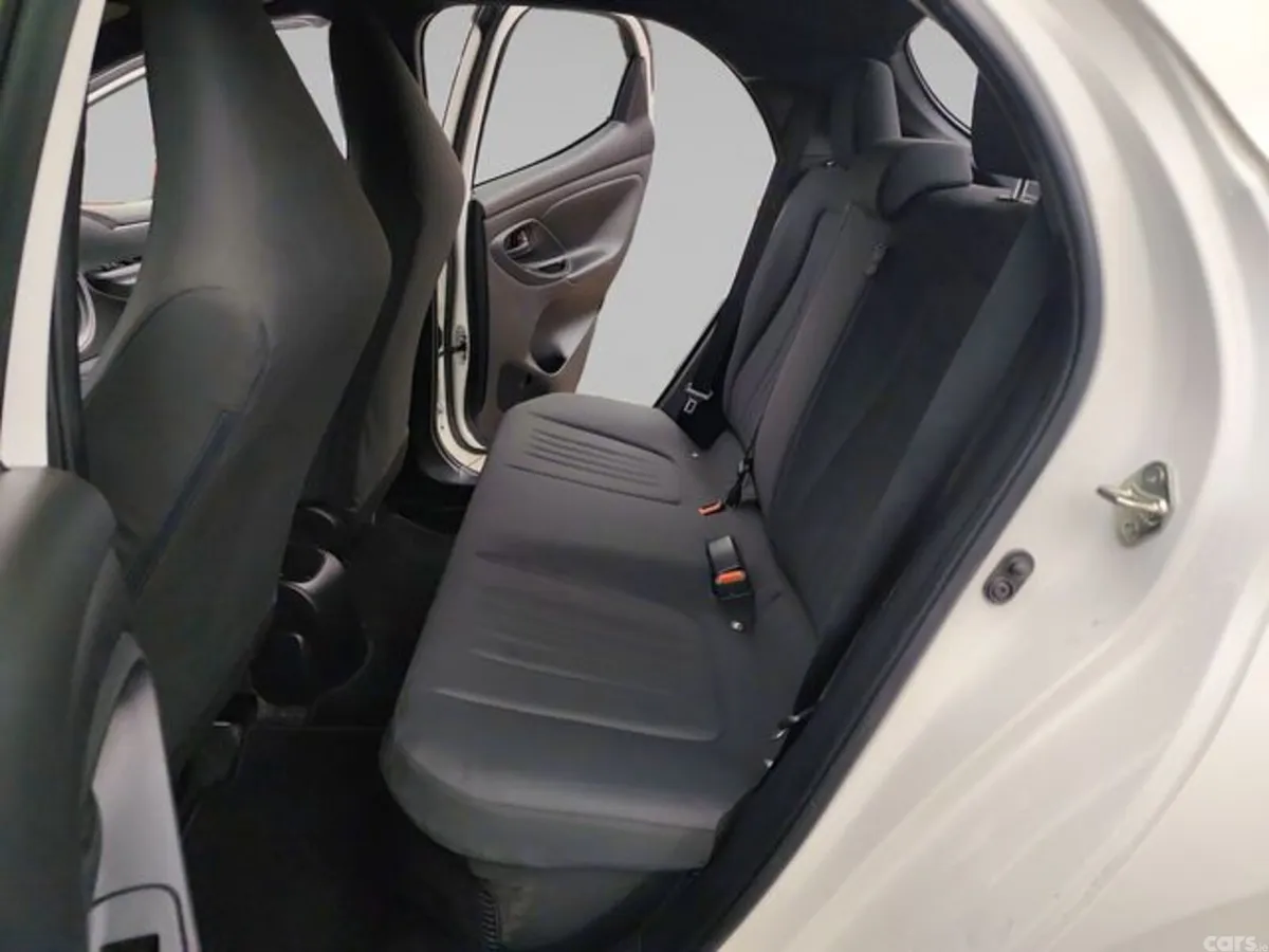 Toyota Yaris Hatchback, Petrol Hybrid, 2022, White