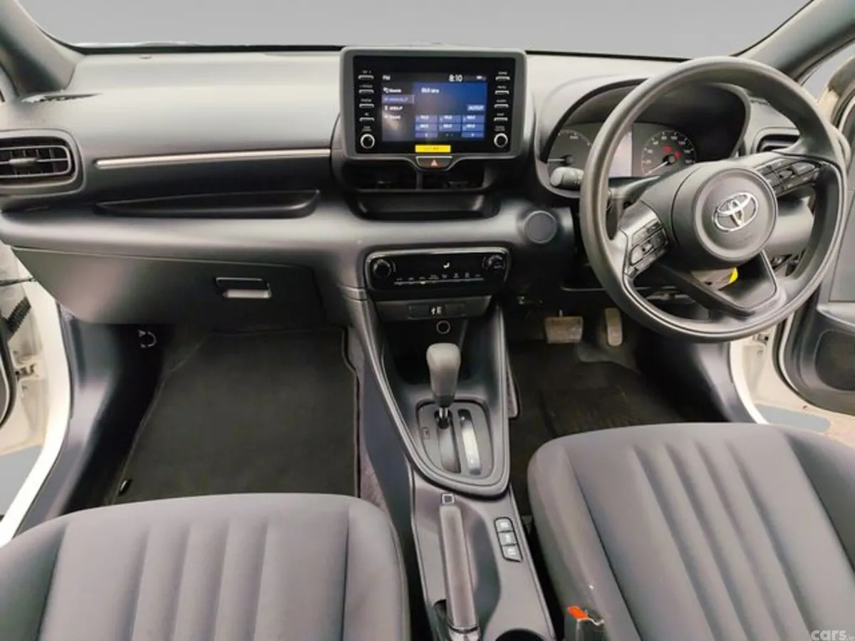 Toyota Yaris Hatchback, Petrol Hybrid, 2022, White