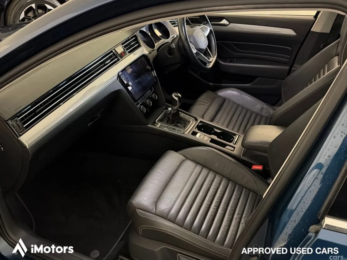 Volkswagen Passat Estate, Petrol, 2021, Blue
