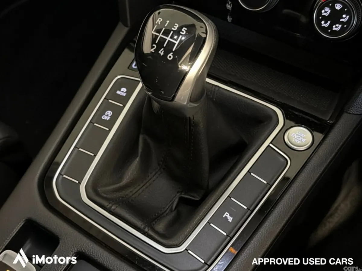 Volkswagen Passat Estate, Petrol, 2021, Blue