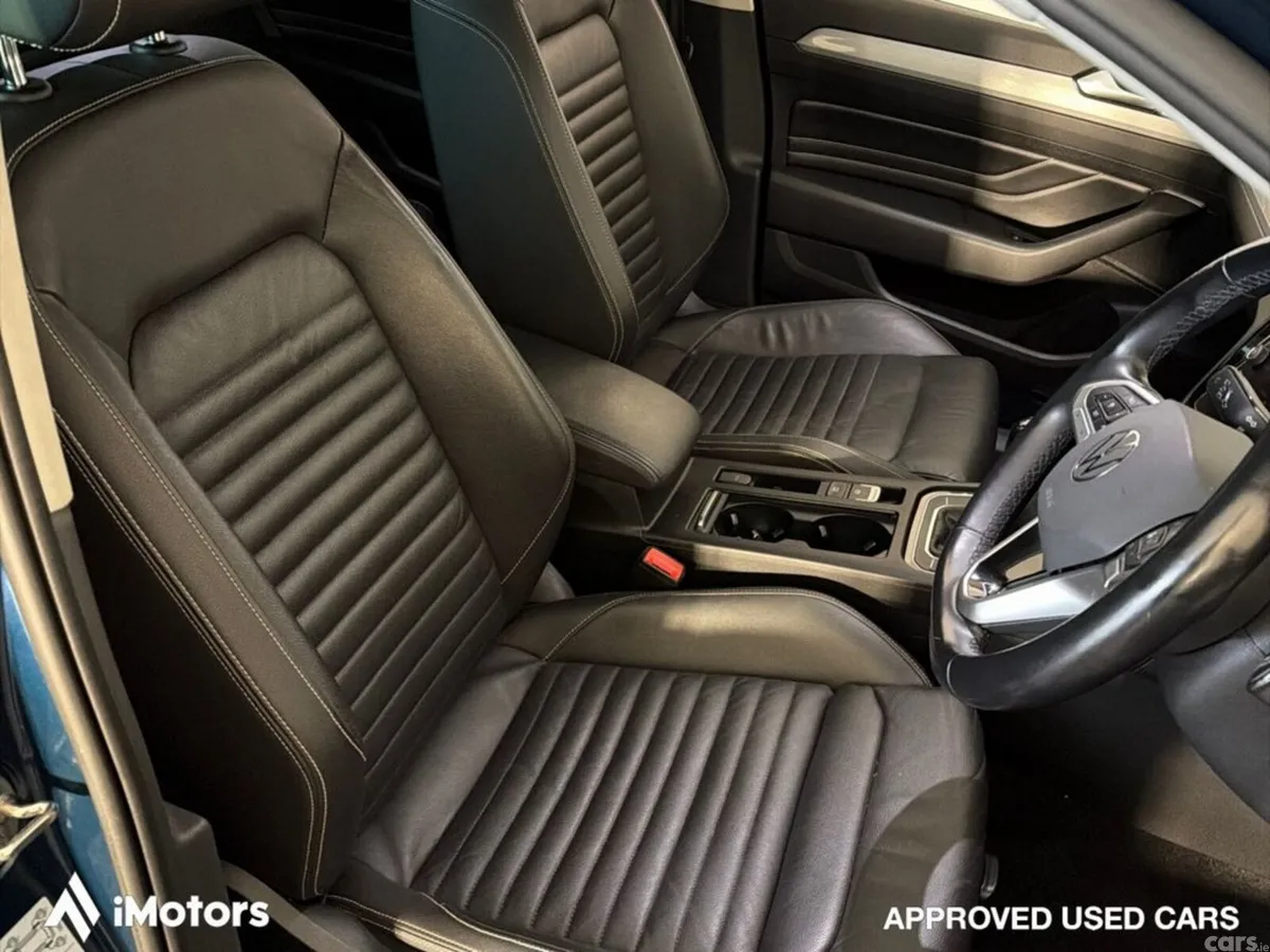 Volkswagen Passat Estate, Petrol, 2021, Blue