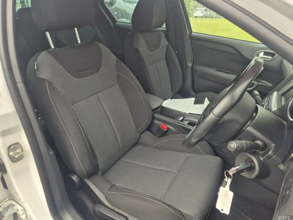 Citroen DS 4 Hatchback, Petrol, 2017, White