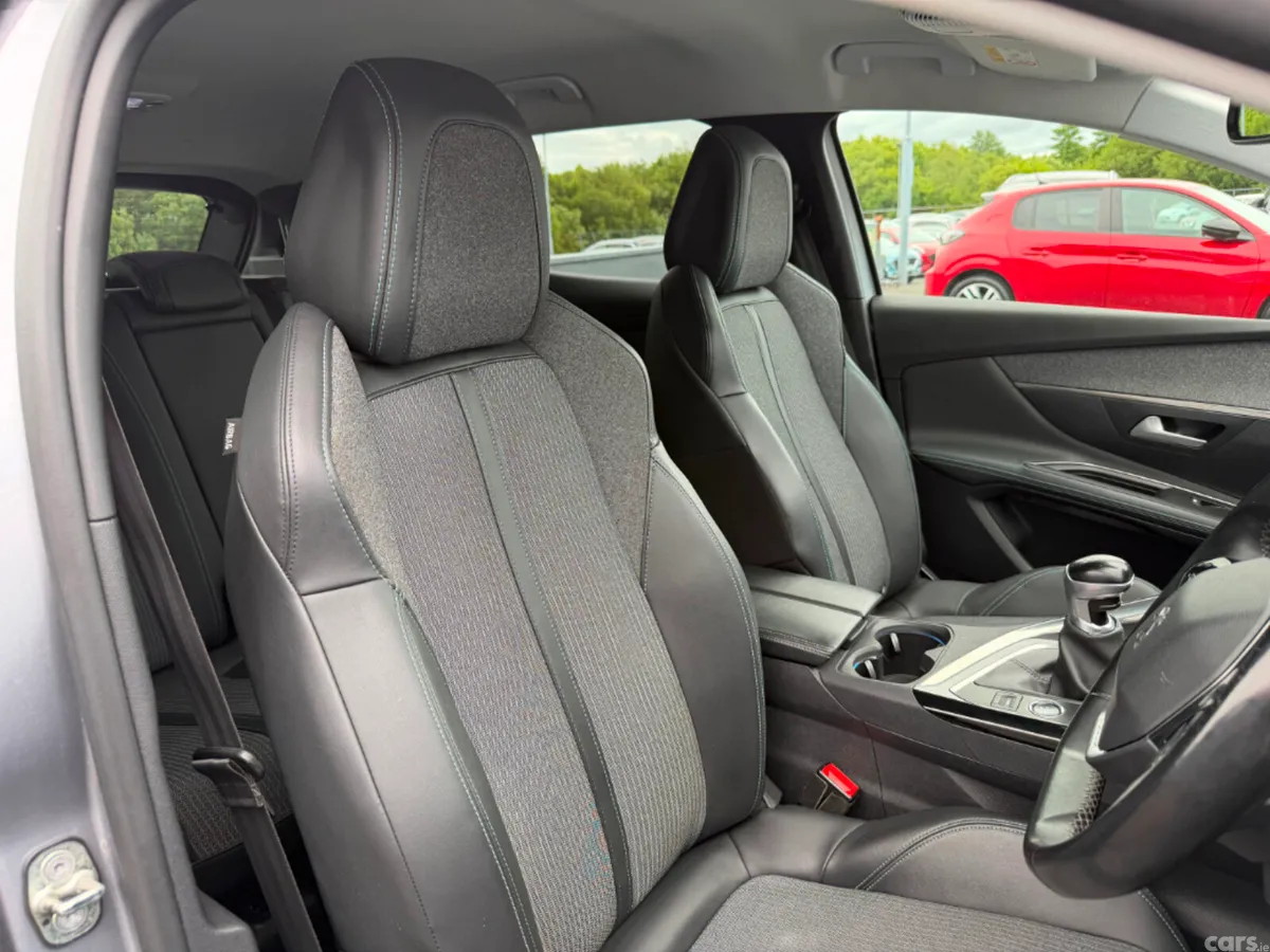 Peugeot 3008 MPV, Diesel, 2021, Grey