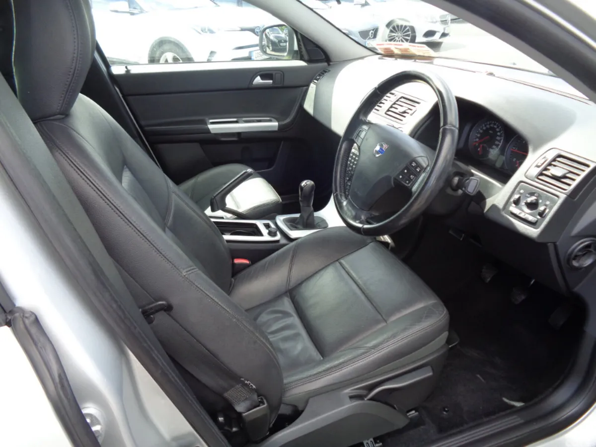 Volvo S40 Saloon, Diesel, 2012, Silver