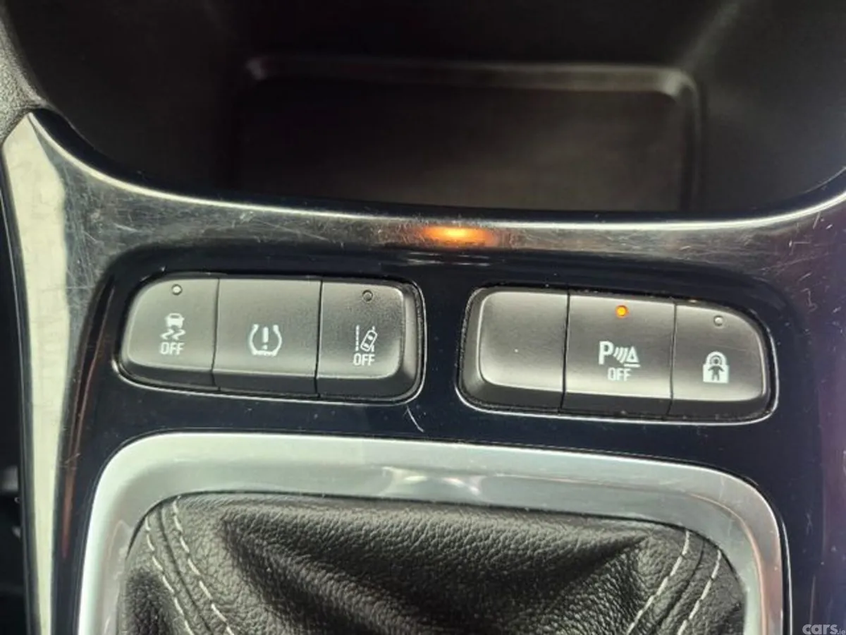 Opel Crossland X MPV, Petrol, 2018, Red