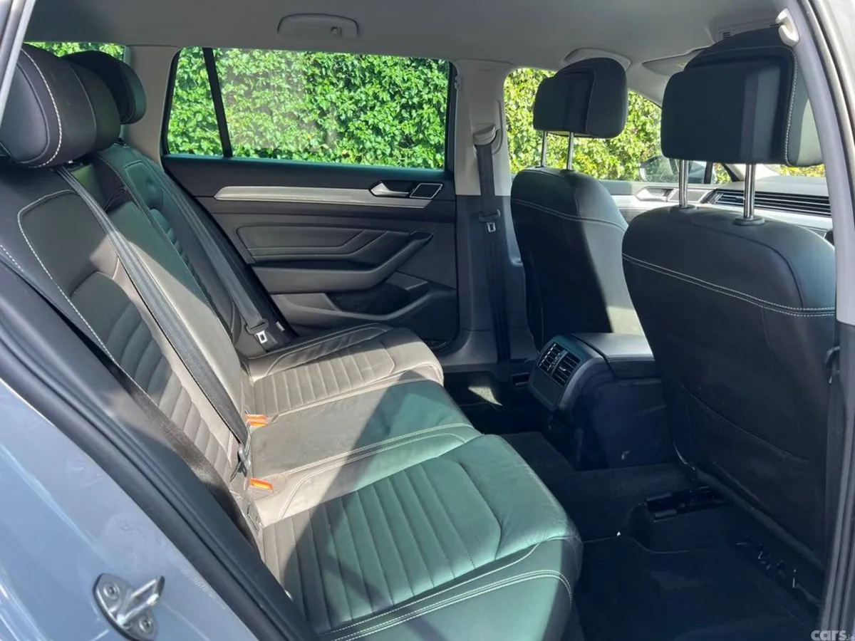 Volkswagen Passat Estate, Petrol Plug-in Hybrid, 2022, Grey
