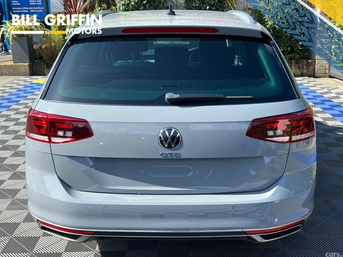 Volkswagen Passat Estate, Petrol Plug-in Hybrid, 2022, Grey