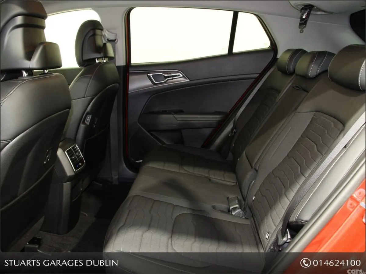 Kia Sportage MPV, Petrol Plug-in Hybrid, 2023, Red