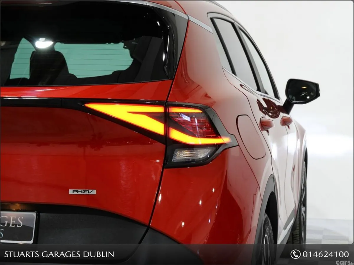 Kia Sportage MPV, Petrol Plug-in Hybrid, 2023, Red