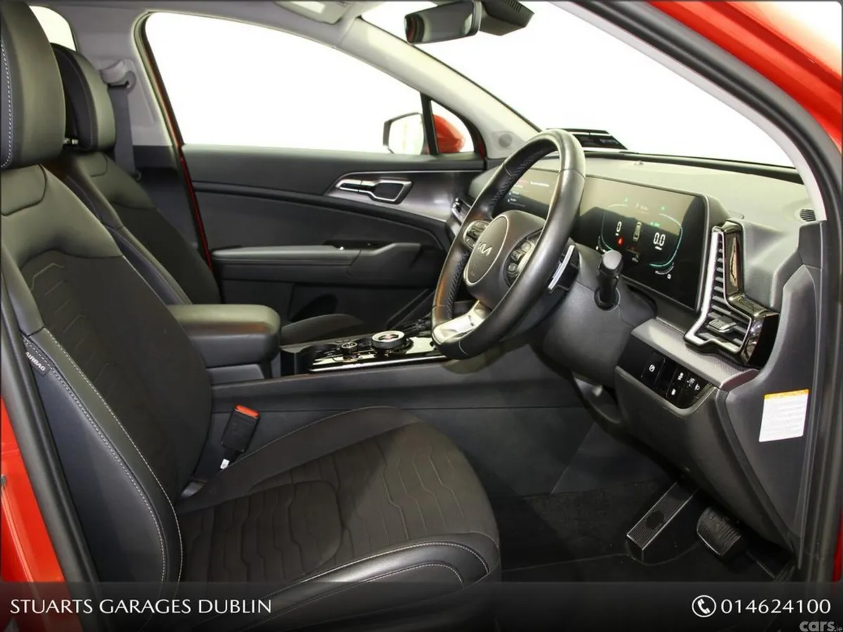 Kia Sportage MPV, Petrol Plug-in Hybrid, 2023, Red
