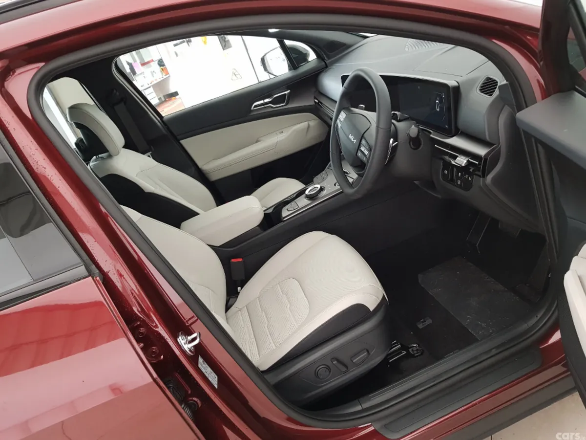 Kia Sportage SUV, Petrol Hybrid, 2027, Red