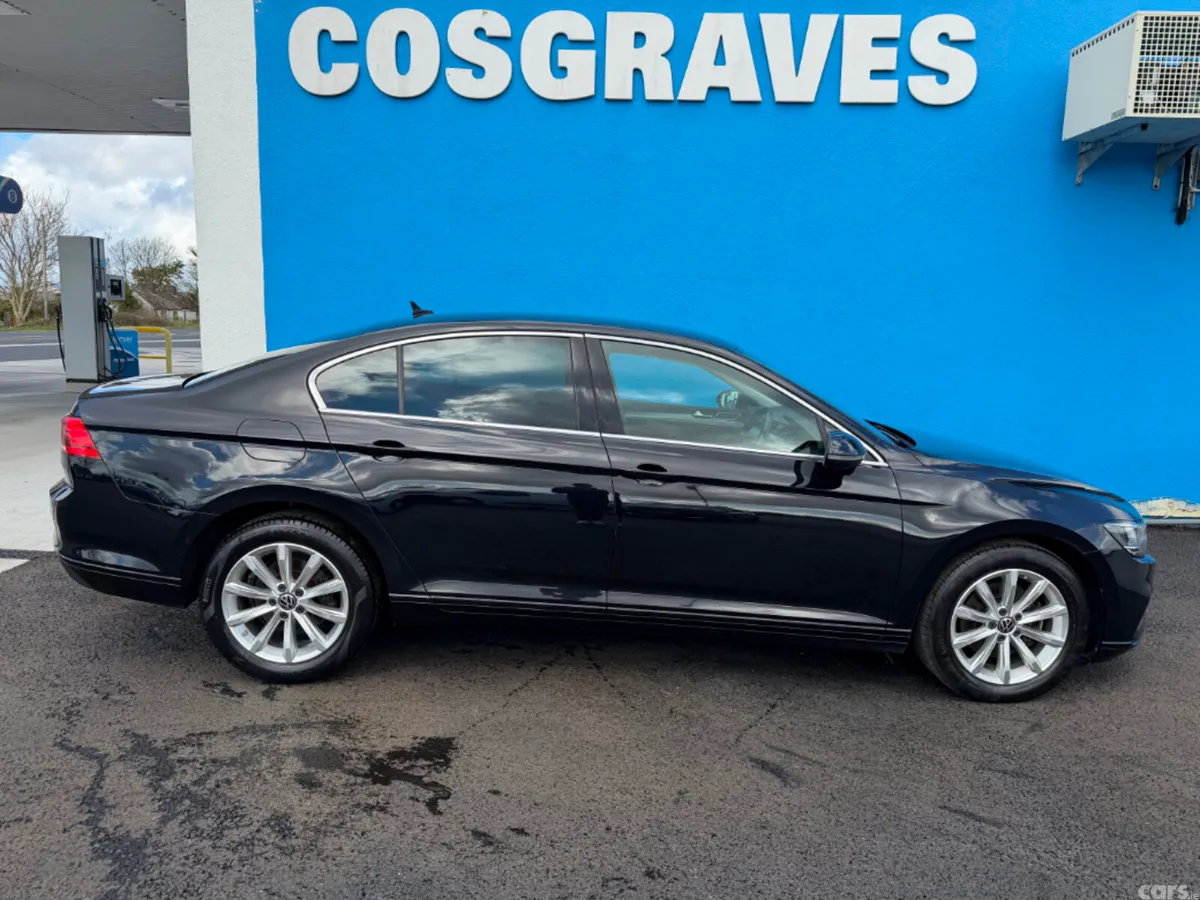 Volkswagen Passat Saloon, Diesel, 2022, Black