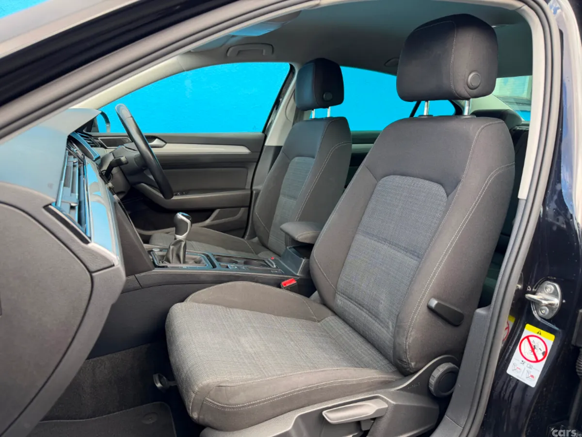 Volkswagen Passat Saloon, Diesel, 2022, Black