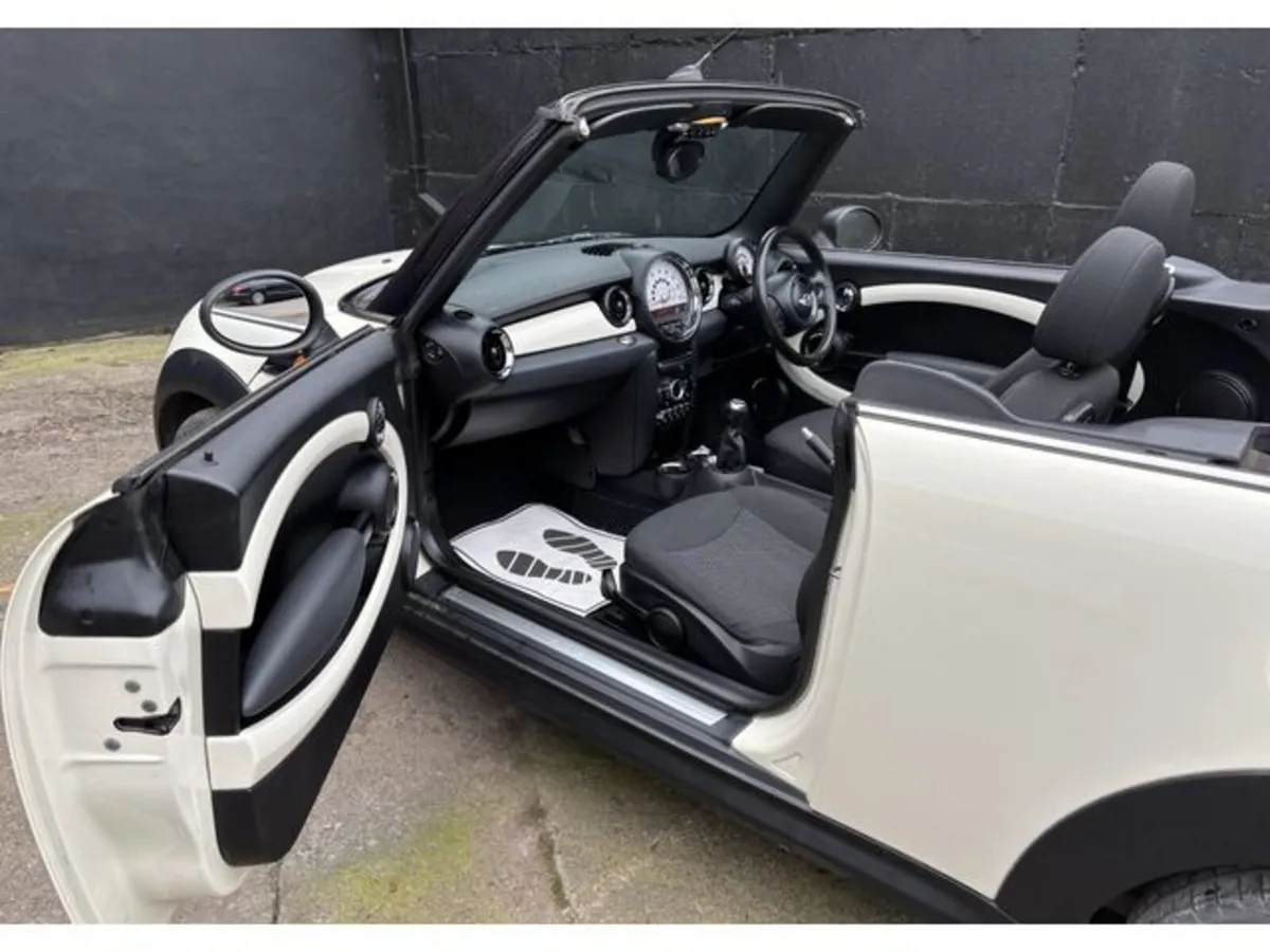 Mini Cooper Convertible, Petrol, 2012, White