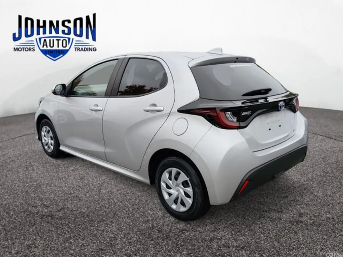 Toyota Yaris Hatchback, Petrol Hybrid, 2022, Silver