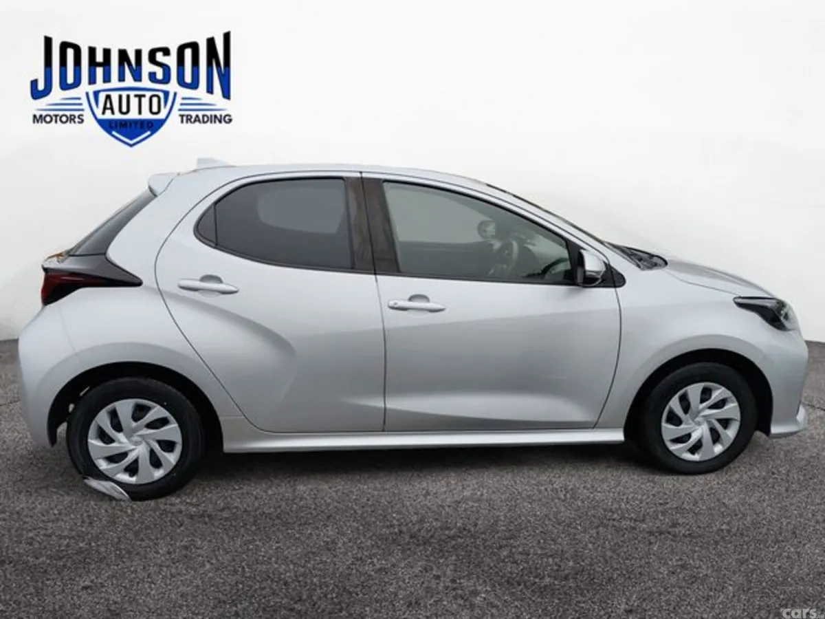 Toyota Yaris Hatchback, Petrol Hybrid, 2022, Silver