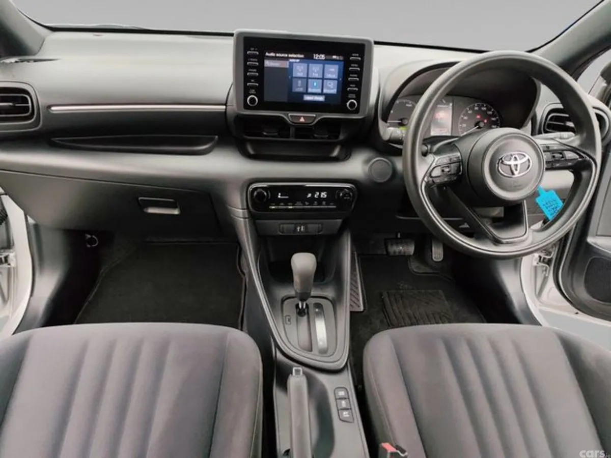 Toyota Yaris Hatchback, Petrol Hybrid, 2022, Silver