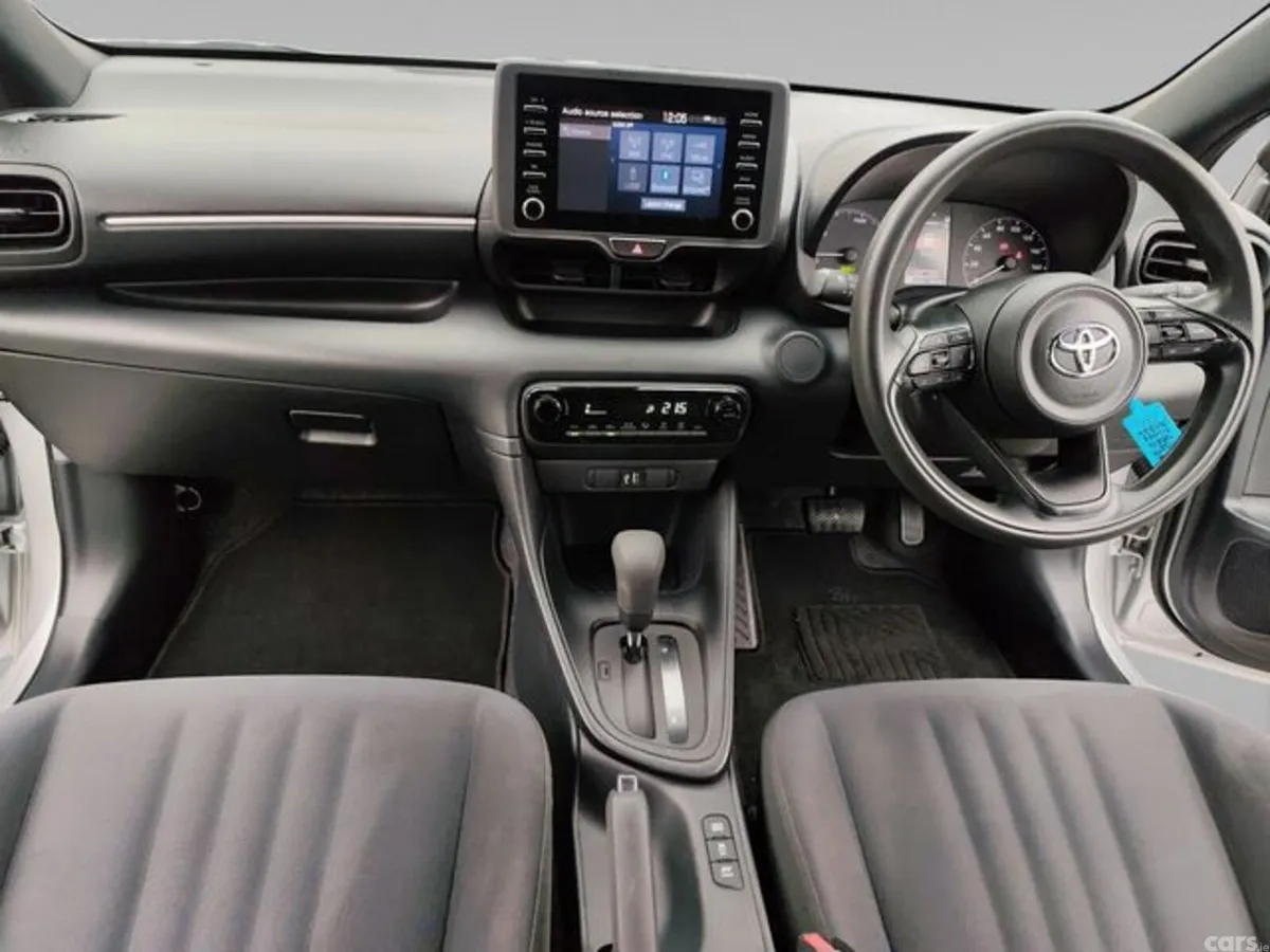 Toyota Yaris Hatchback, Petrol Hybrid, 2022, Silver