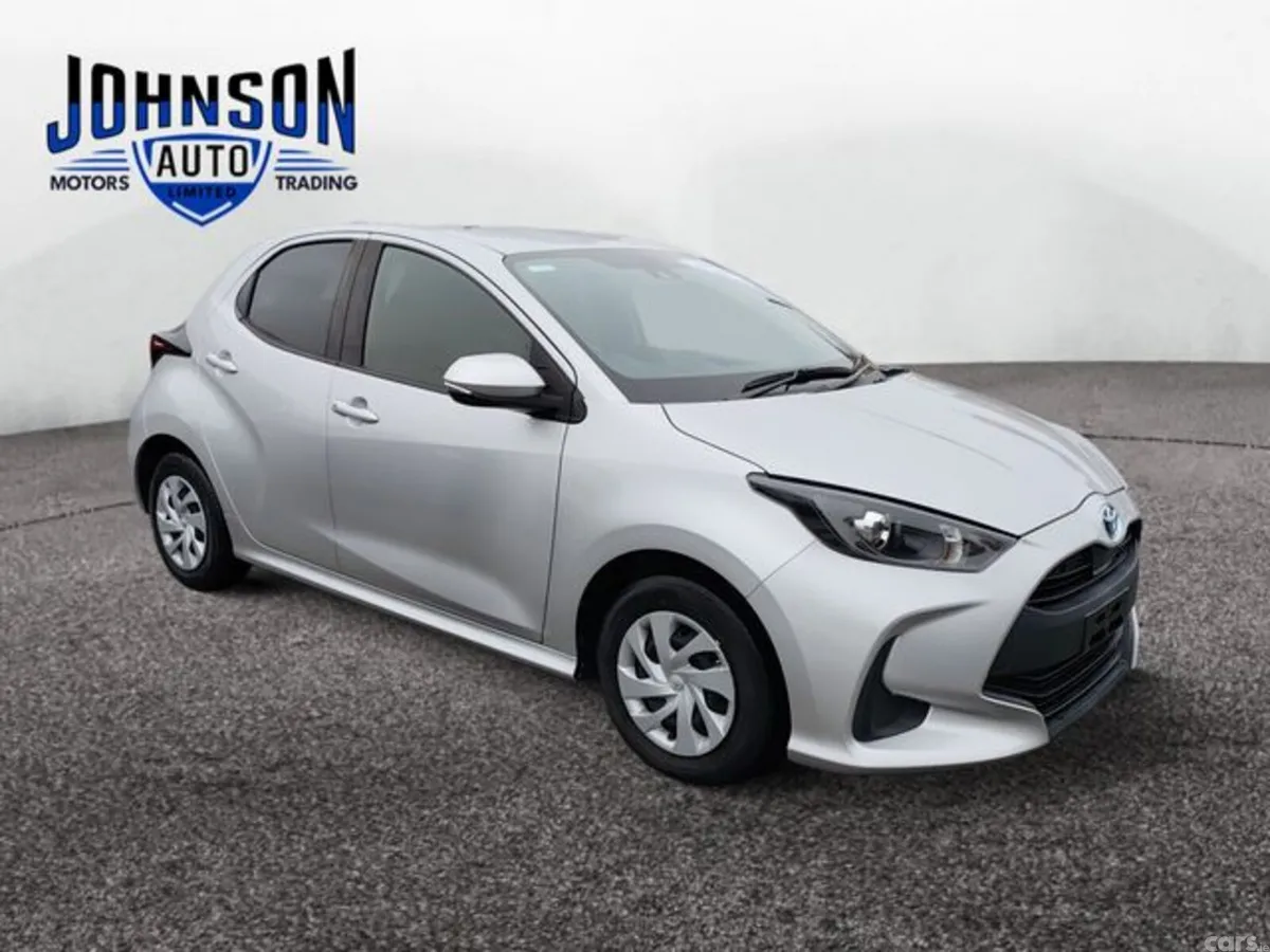 Toyota Yaris Hatchback, Petrol Hybrid, 2022, Silver