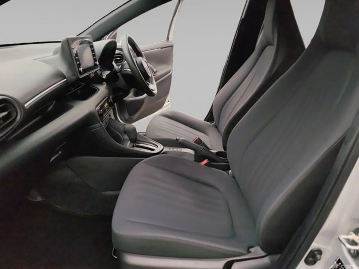 Toyota Yaris Hatchback, Petrol Hybrid, 2022, Silver