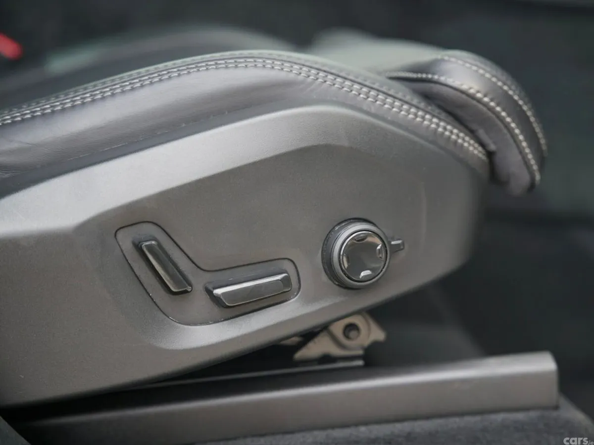 Volvo XC90 SUV, Petrol Plug-in Hybrid, 2025, Silver