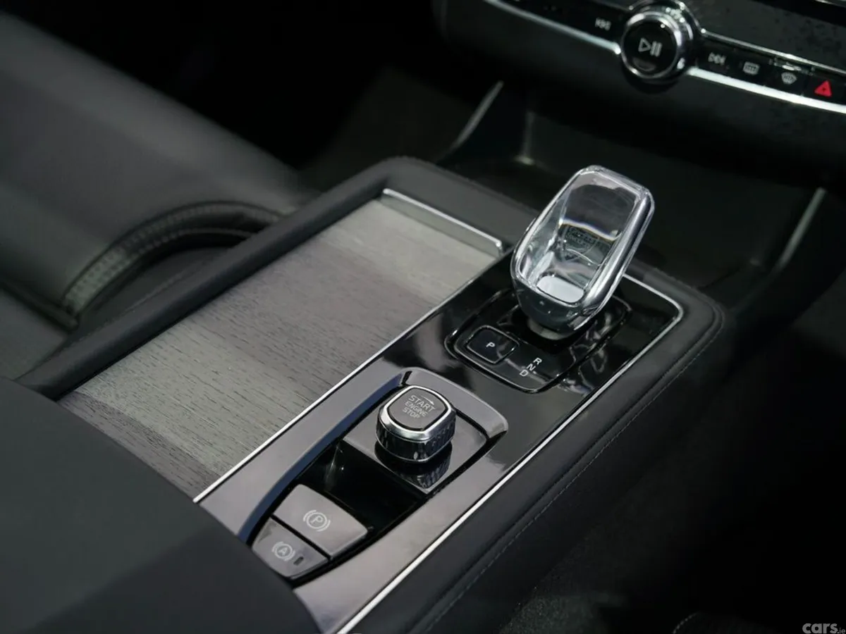 Volvo XC90 SUV, Petrol Plug-in Hybrid, 2025, Silver