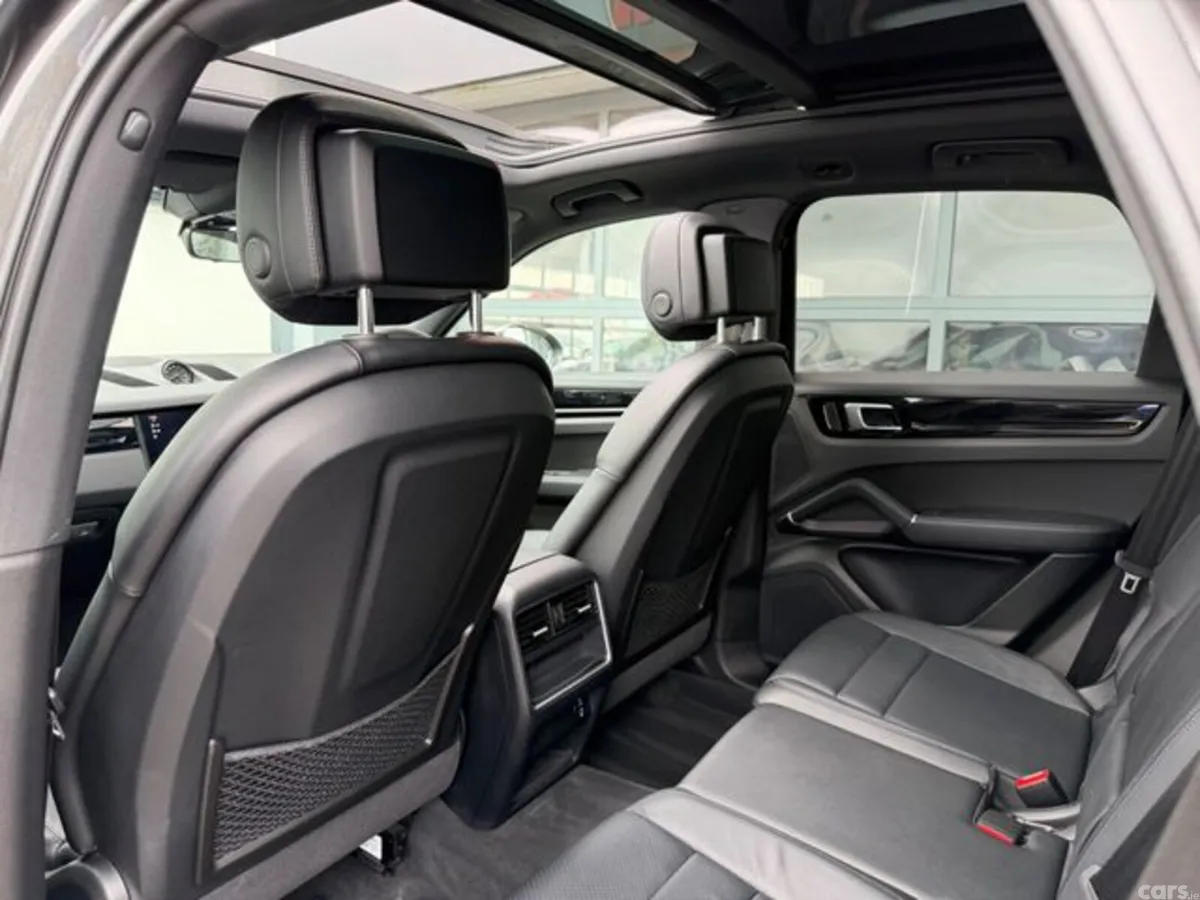 Porsche Cayenne SUV, Petrol Plug-in Hybrid, 2023, Grey