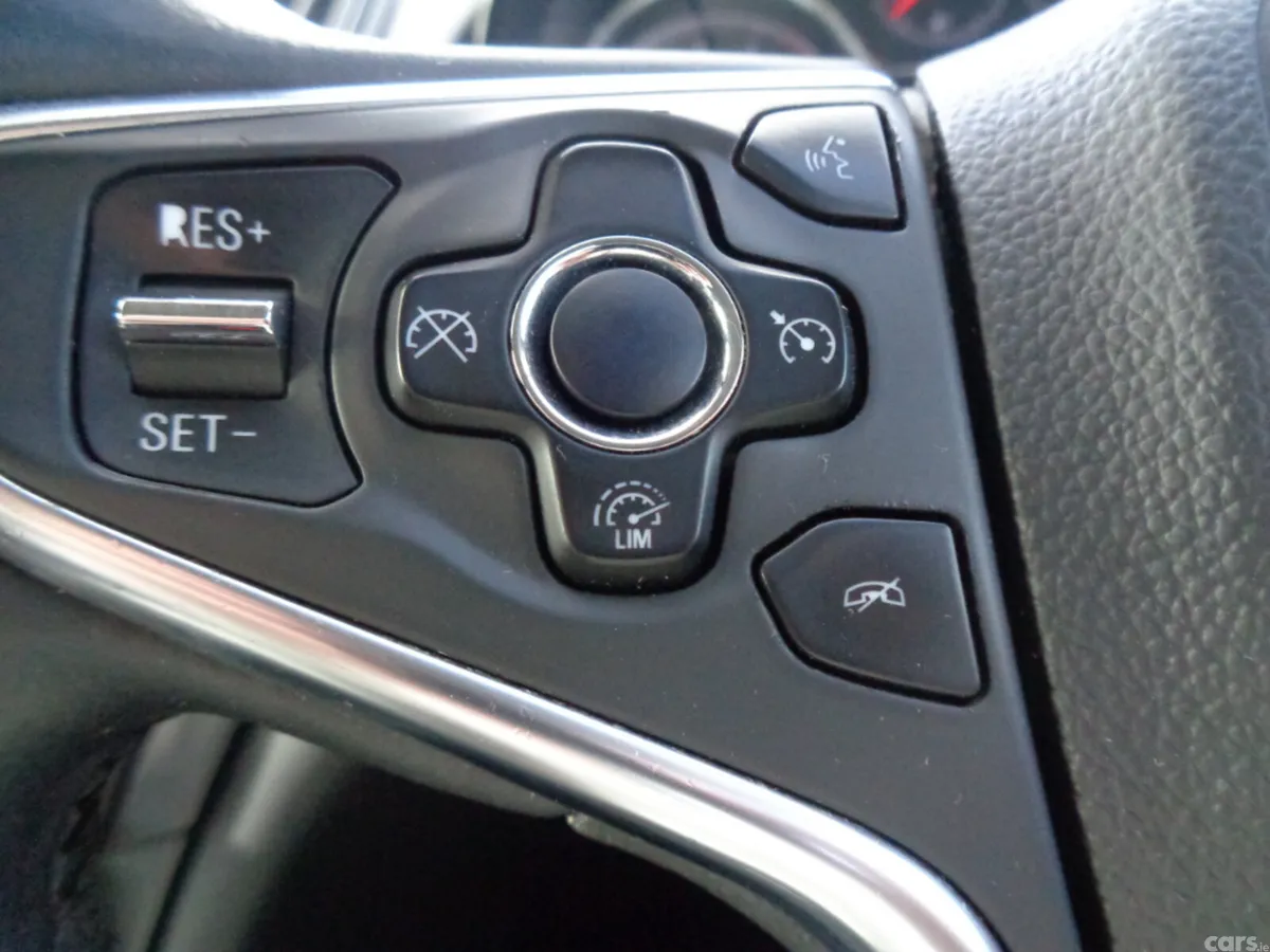 Vauxhall Insignia Hatchback, Diesel, 2014, Silver