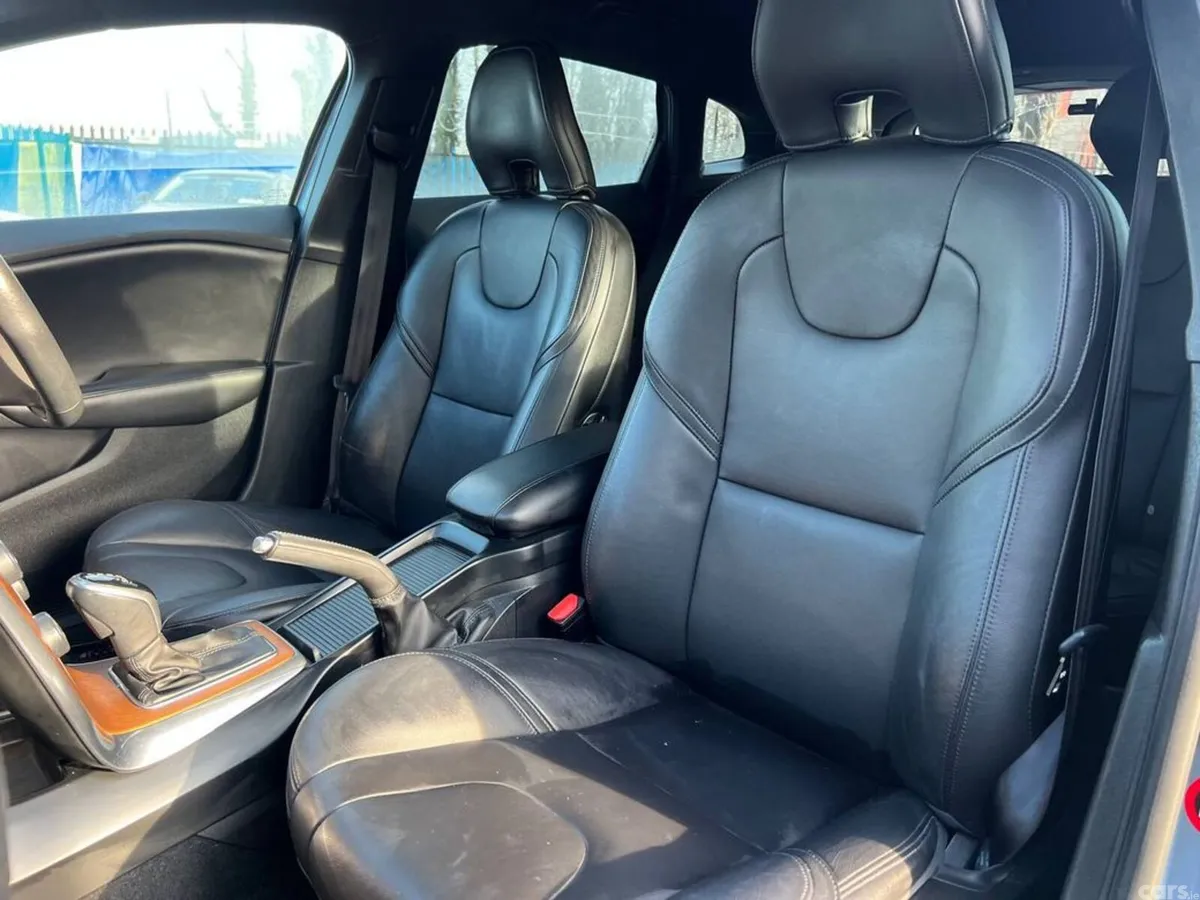 Volvo V40 Hatchback, Diesel, 2017, Blue
