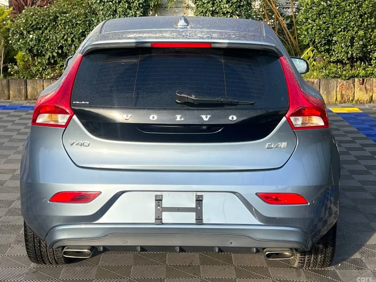 Volvo V40 Hatchback, Diesel, 2017, Blue