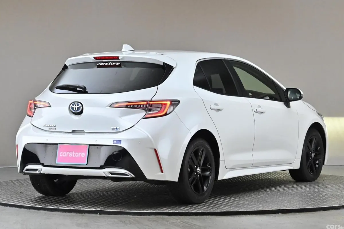 Toyota Corolla Hatchback, Petrol Hybrid, 2022, White