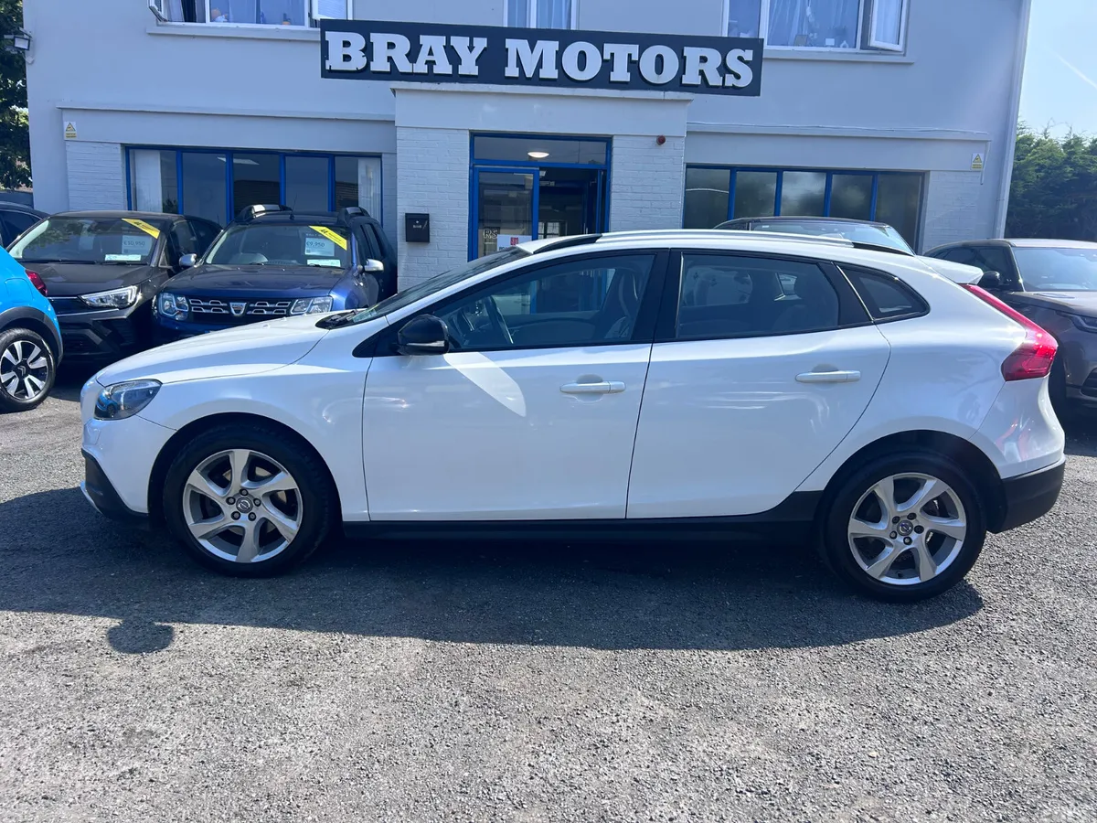 Volvo V40 Hatchback, Diesel, 2014, White