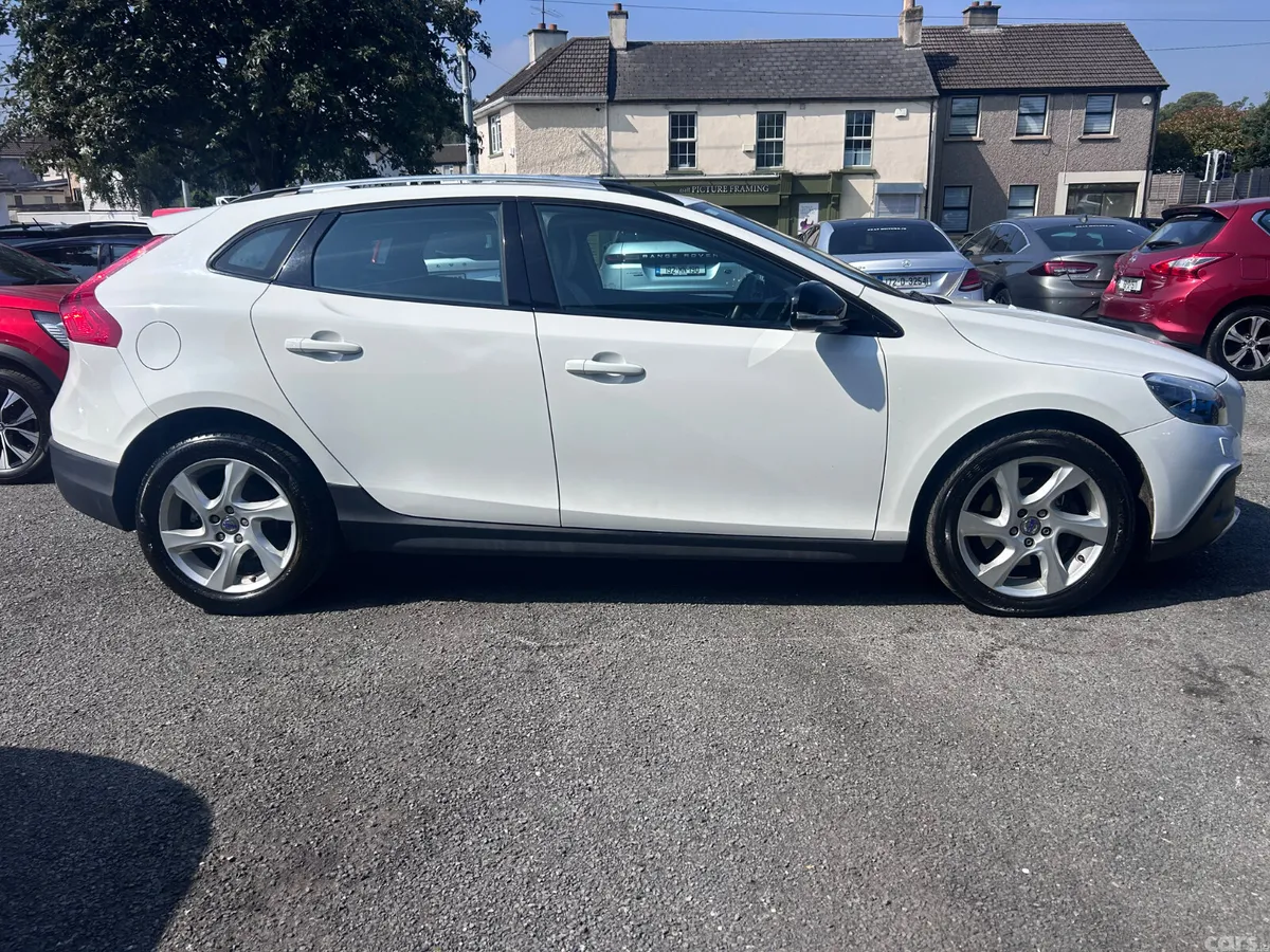 Volvo V40 Hatchback, Diesel, 2014, White