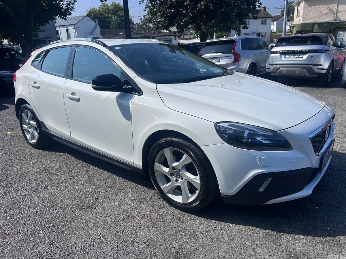 Volvo V40 Hatchback, Diesel, 2014, White