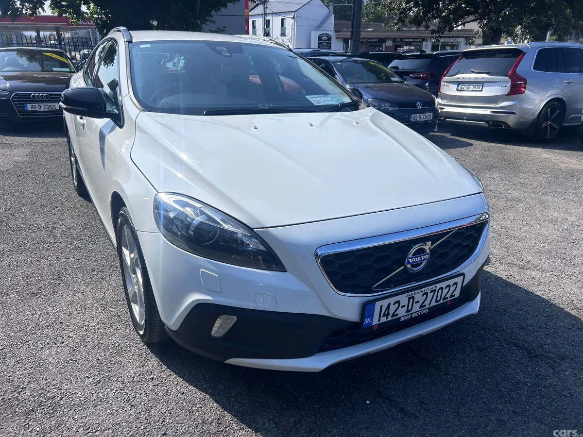 Volvo V40 Hatchback, Diesel, 2014, White