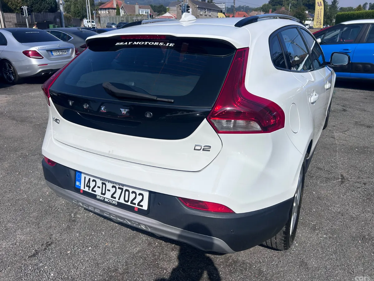 Volvo V40 Hatchback, Diesel, 2014, White