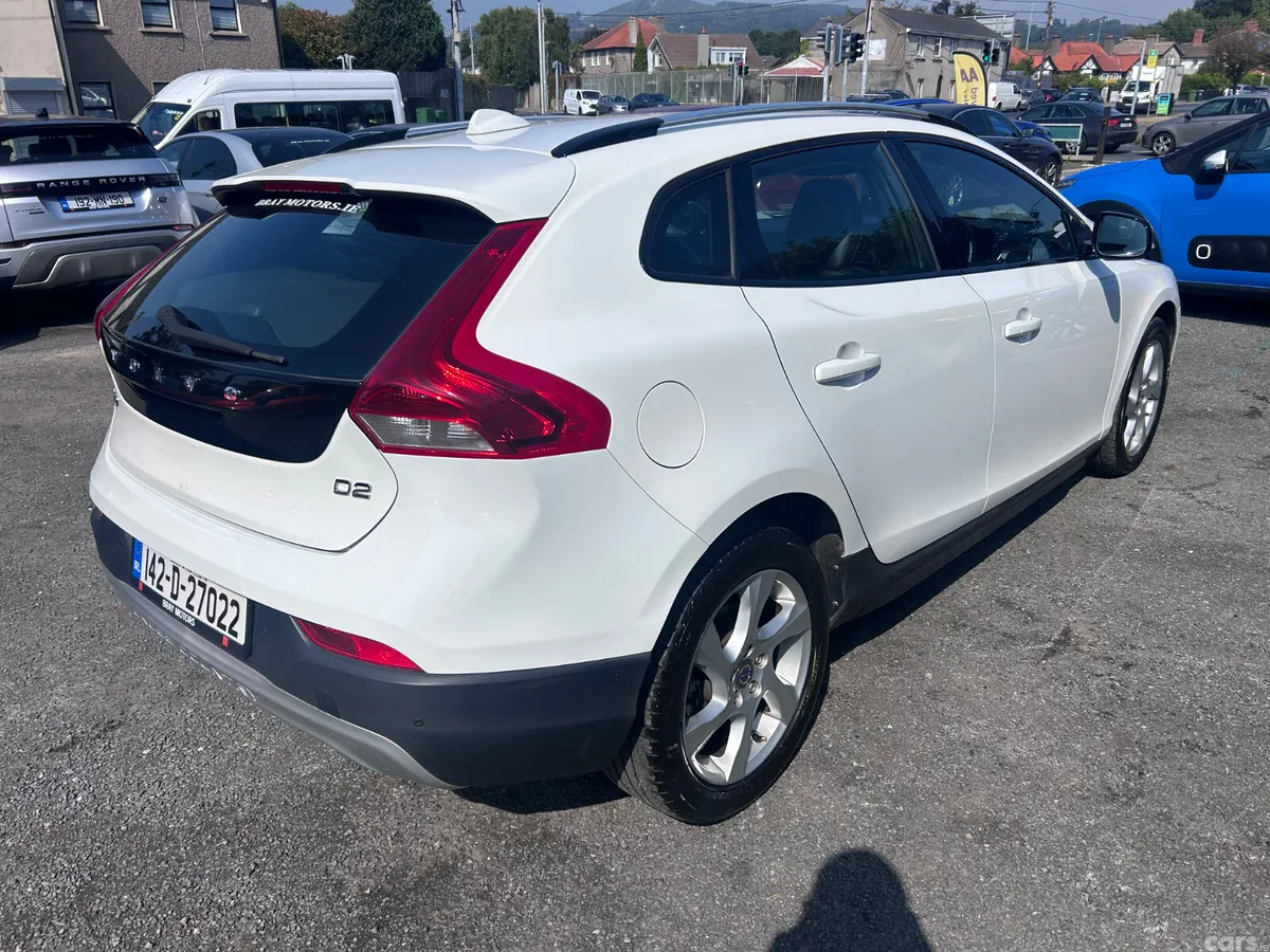 Volvo V40 Hatchback, Diesel, 2014, White