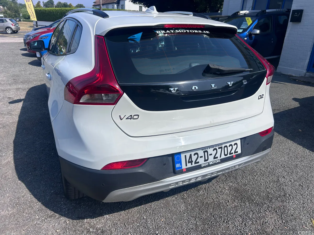 Volvo V40 Hatchback, Diesel, 2014, White